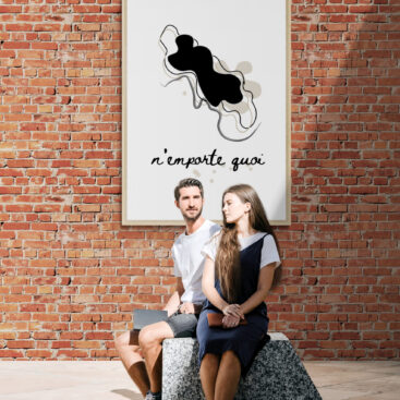 n'importe quoi frame dposter in young-couple-sitting-on-plinth