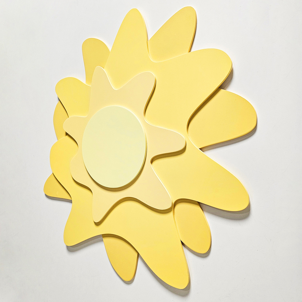 Yellow Star wall decor - front detail
