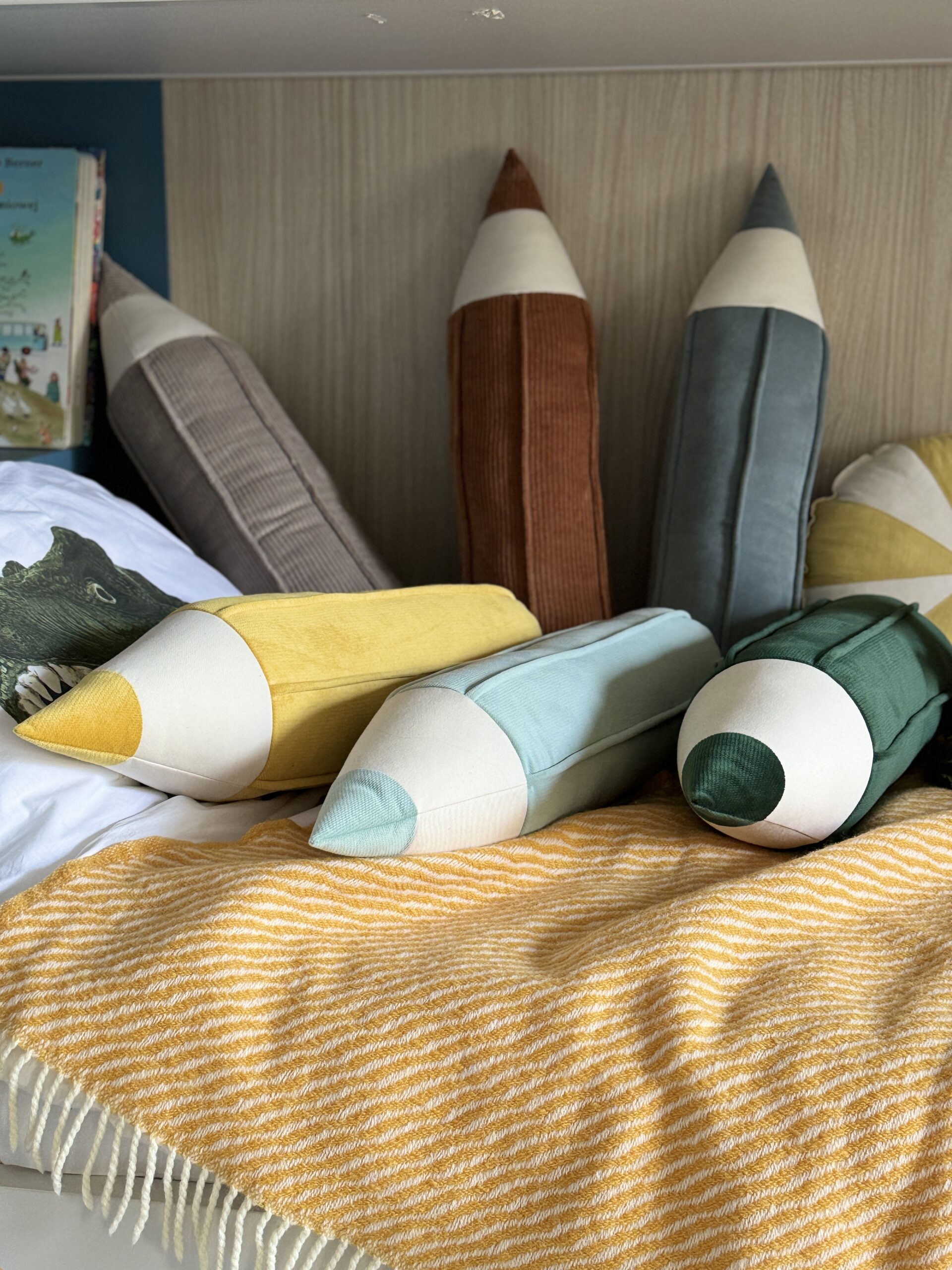 Crayons Pillows Colourful Series green, mint, yellow