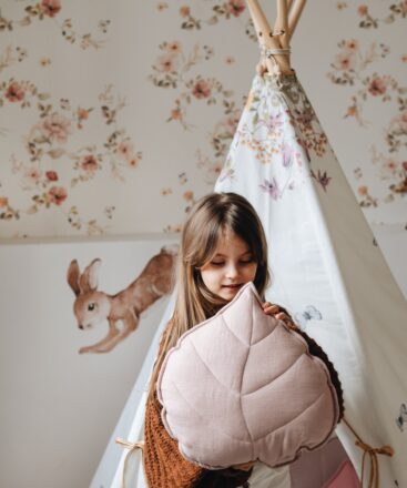 Velvet Leaf Pillow – Light Pink