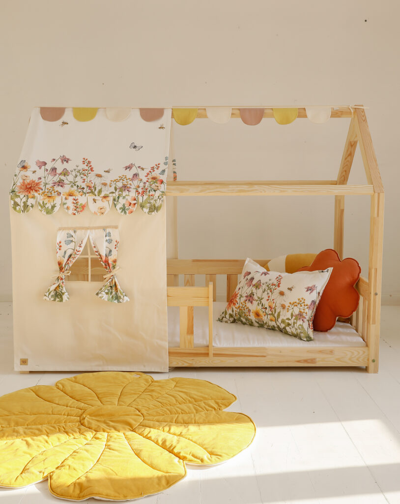 Wilde Flowers Bed House Cnopy with yellow flower mat
