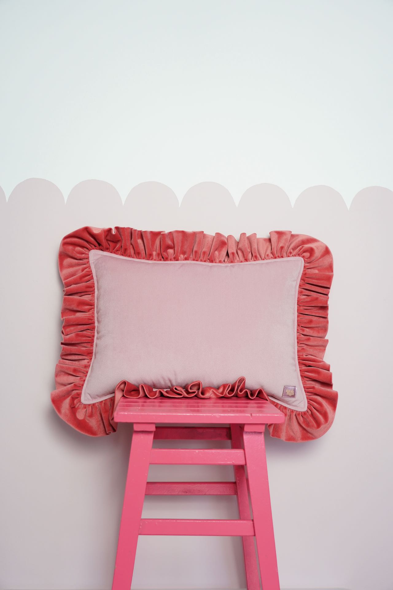 Velvet pillow with frill "Raspberry smoothie" - Image 3