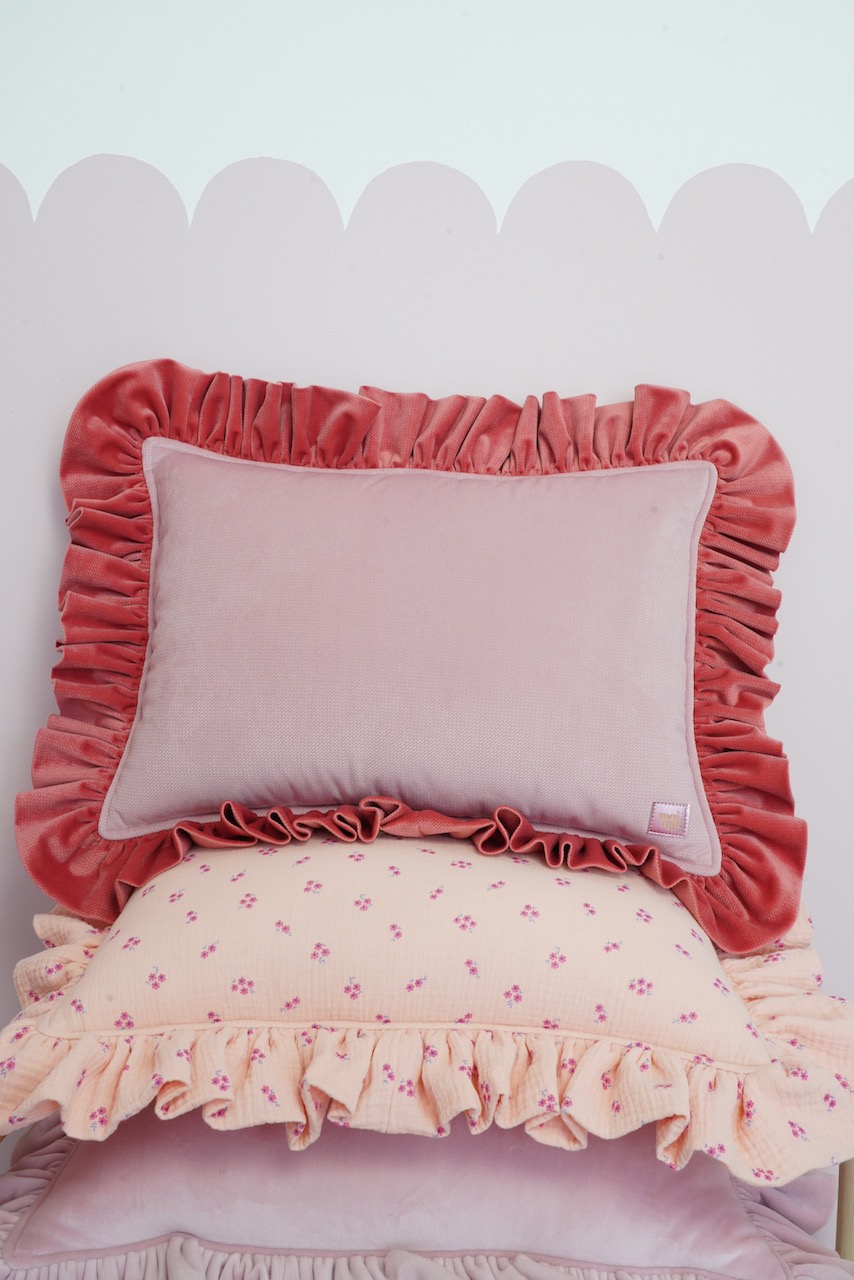 Velvet pillow with frill "Raspberry smoothie"