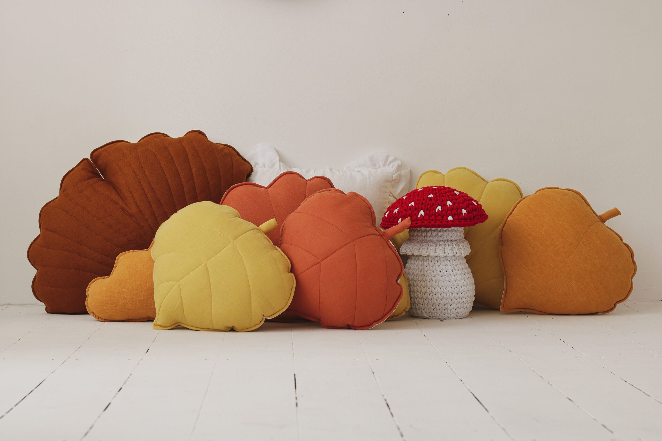 Leaf Pillow Velvet- Yellow - Image 4