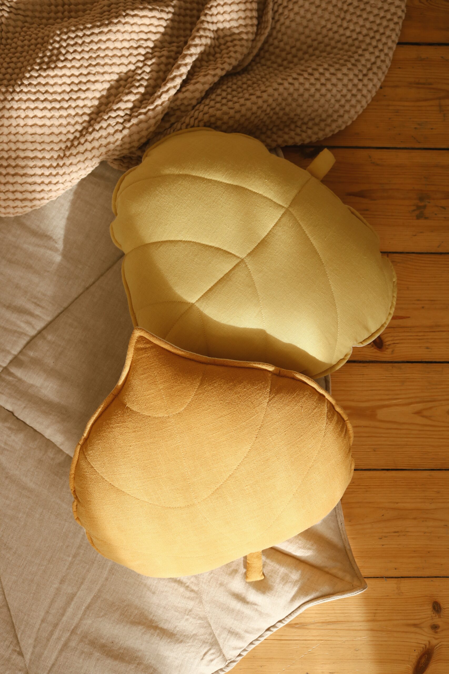 Leaf Pillow Velvet- Yellow - Image 3