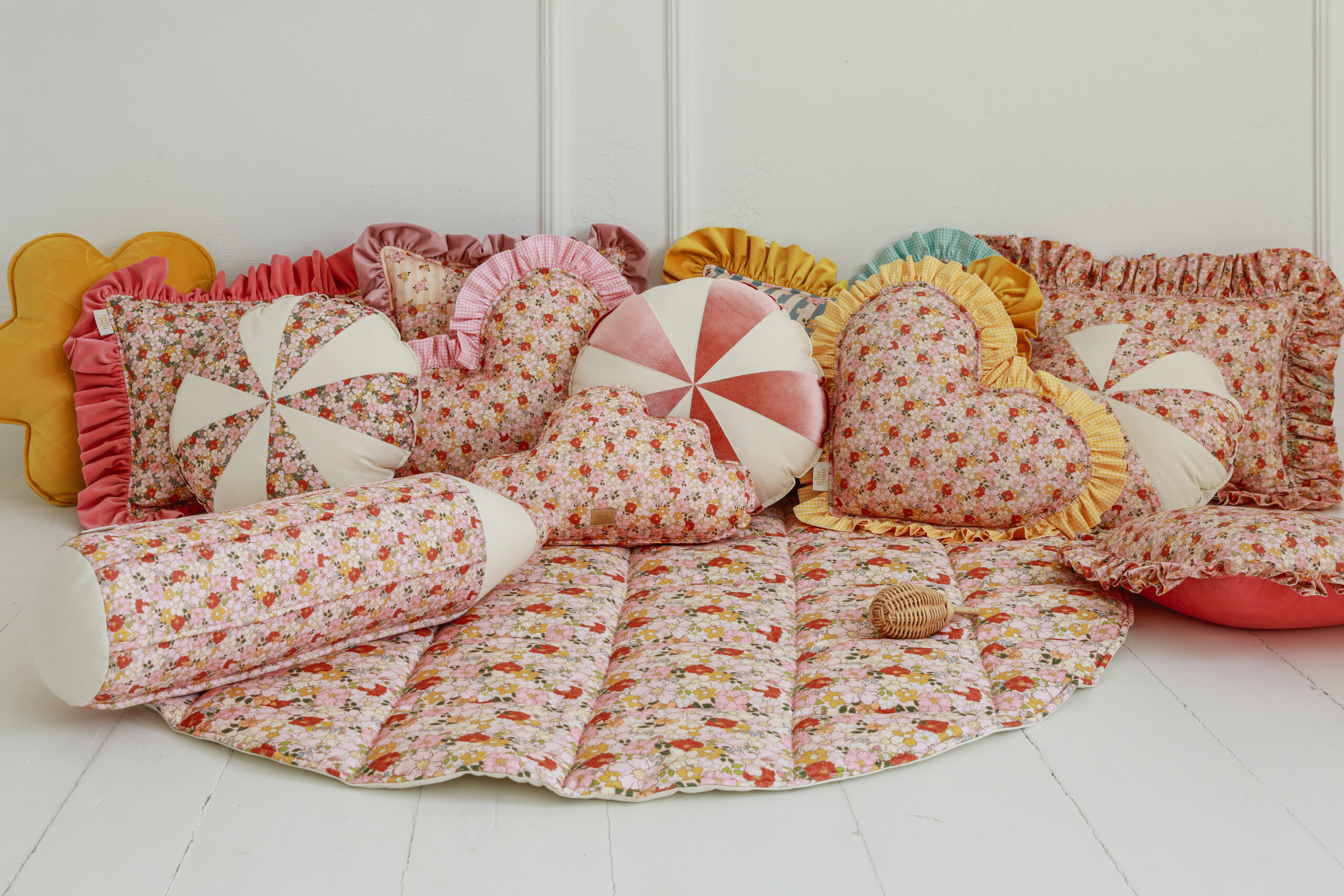 decorative-Round Pillow "Sweet Pink Candy"home-decor-spring-kids-room