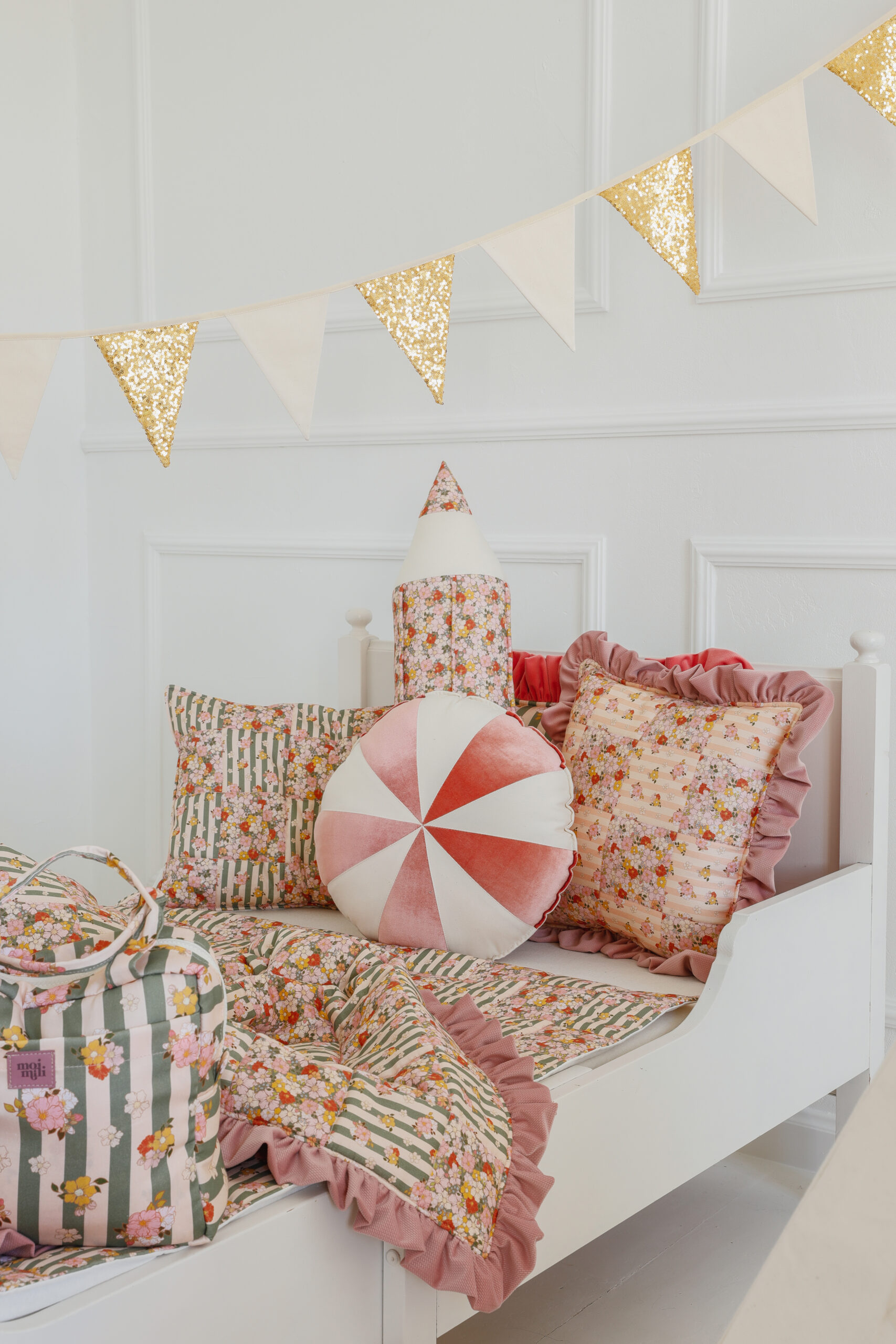 decorative-Round Pillow "Sweet Pink Candy"home-decor-spring-kids-room