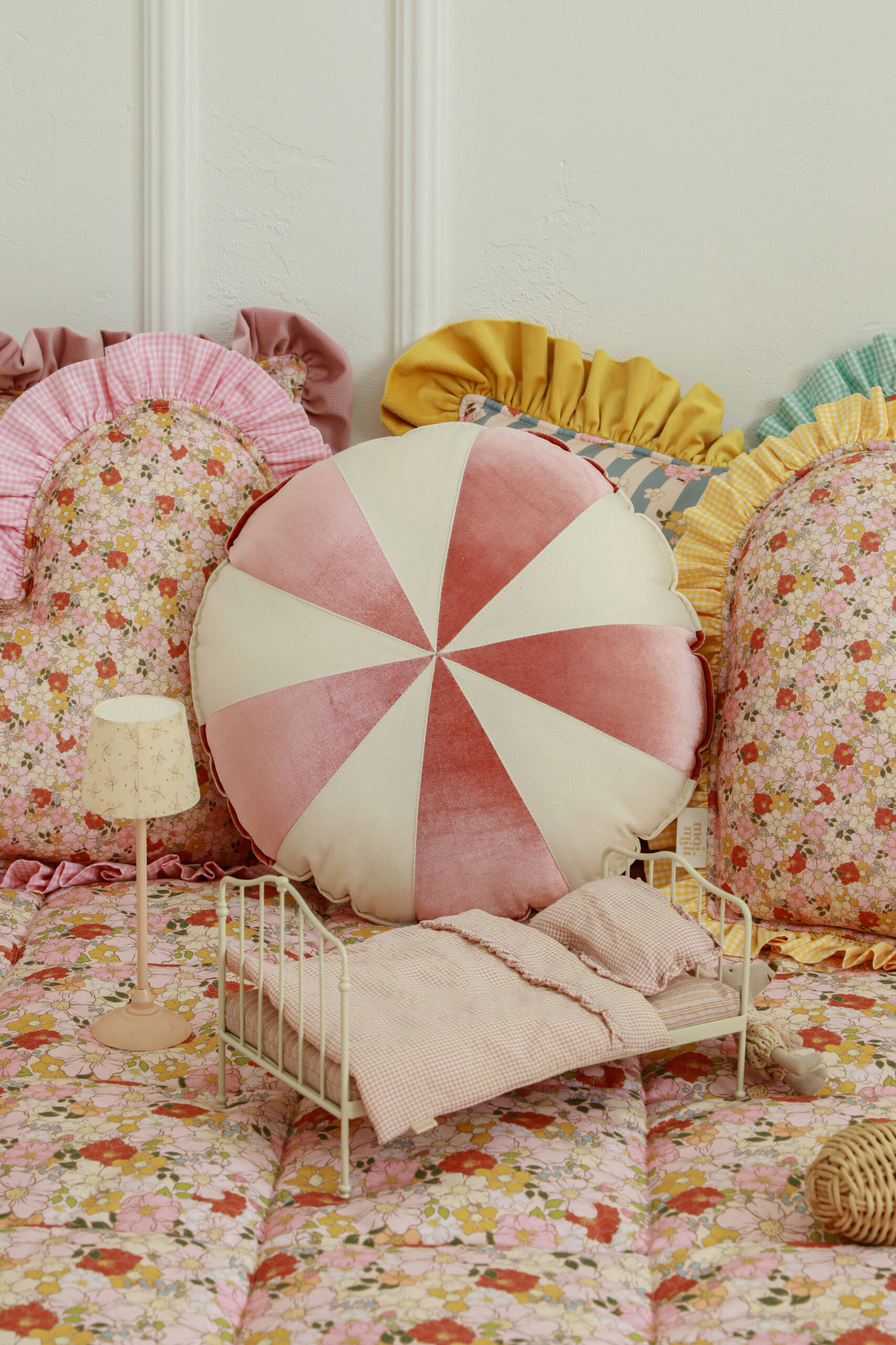 decorative-Round Pillow "Sweet Pink Candy"home-decor-spring-kids-room