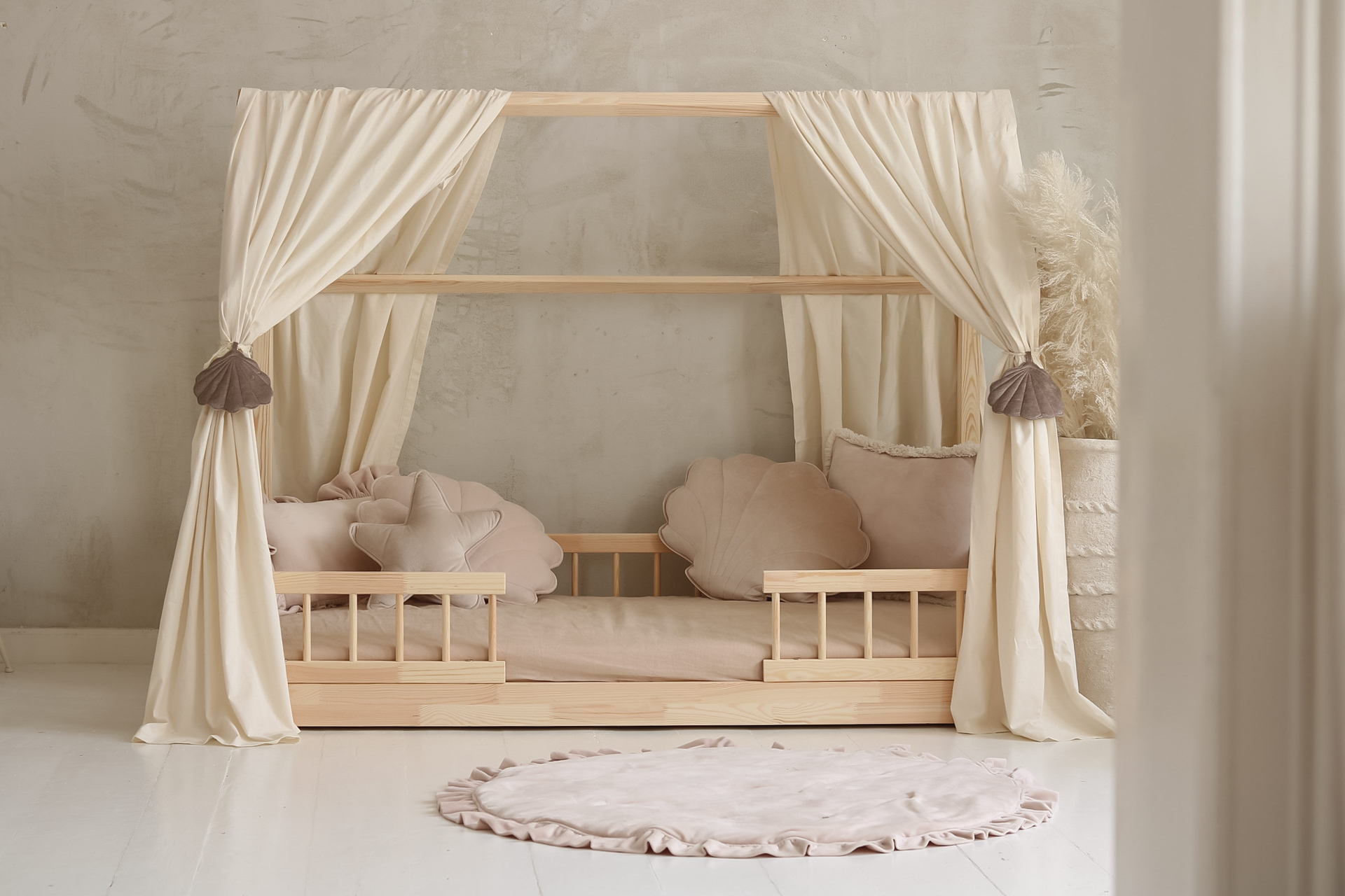 Raw Cotton House Bed Curtain suits the neutral style bedroom