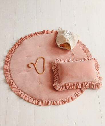 Velvet Pillow with Frills – Aptricot on a Apricot round velvet mat