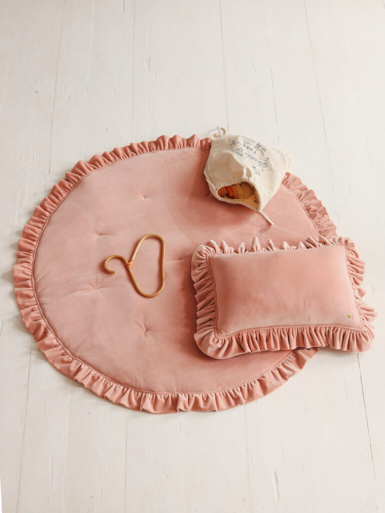Velvet Pillow with Frills – Aptricot on a Apricot round velvet mat