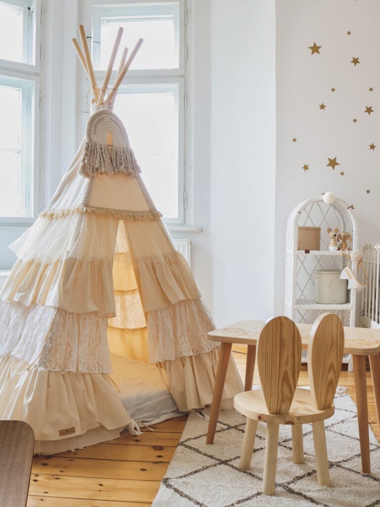 tipi-with-flounces-shabby-chic-child-room-decoration-interior-design-playing-room