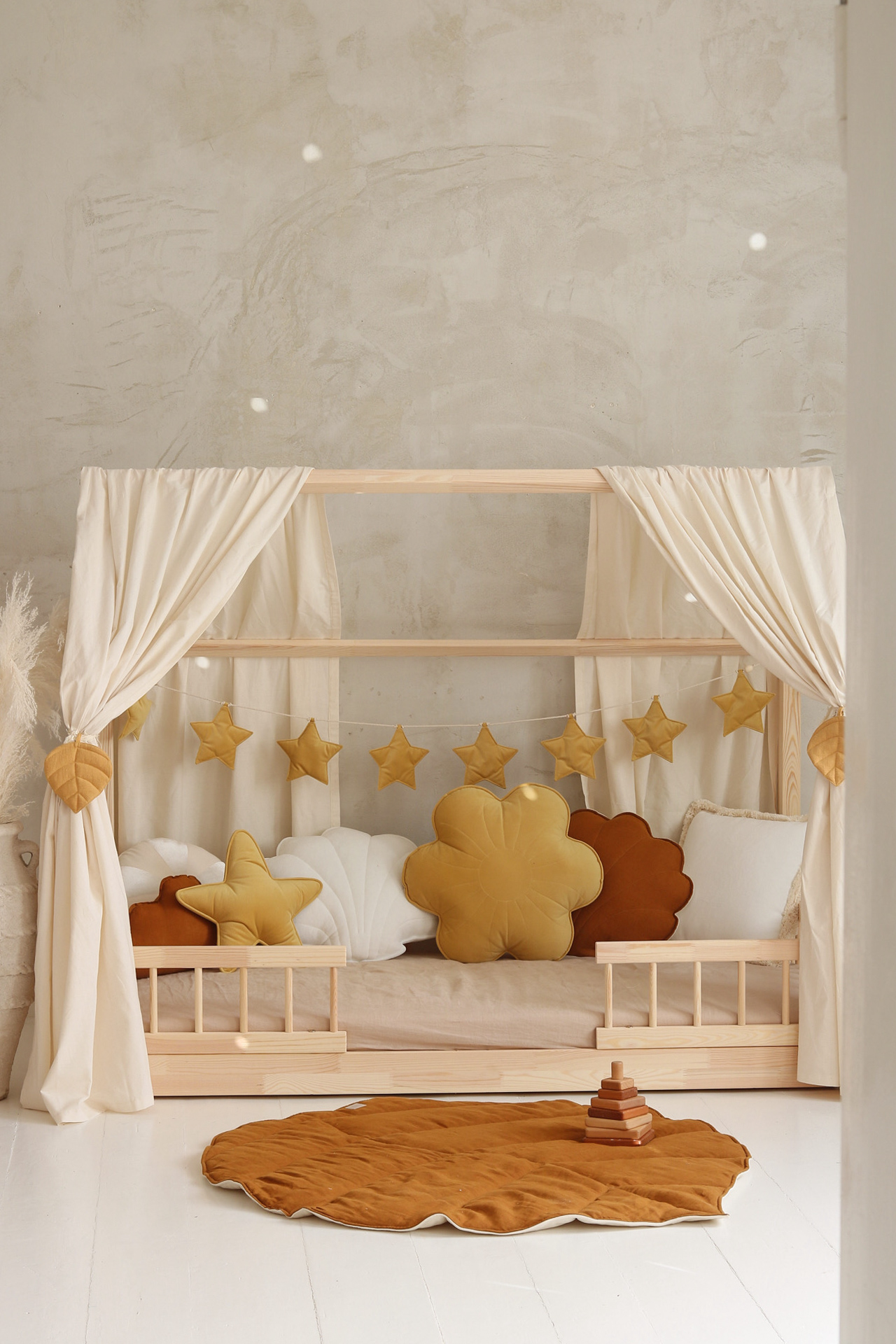 Leaf Linen Mat Brown and raw cotton bed canopy