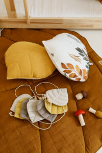 Leaf Linen Mat Brown with yellow leaf pillow