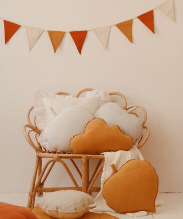 Garland – Orange Brown