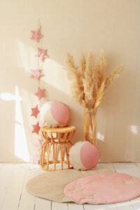 velver garland stars - pink in a soft beige space