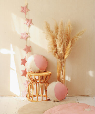 velver garland stars - pink in a soft beige space