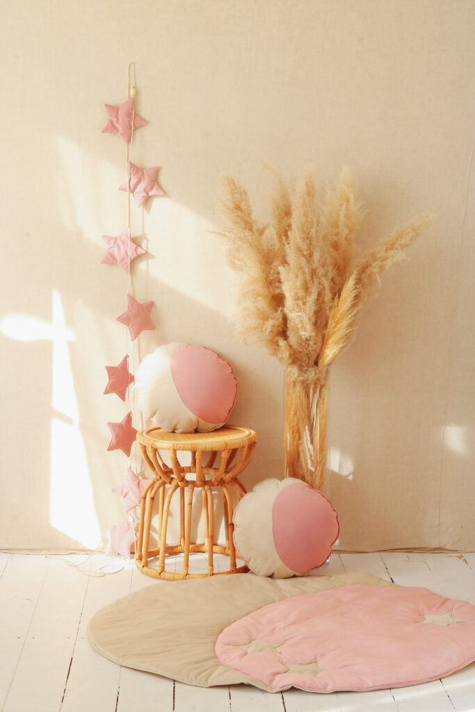 velver garland stars - pink in a soft beige space