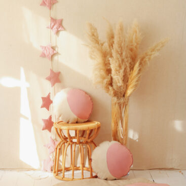 velver garland stars - pink in a soft beige space